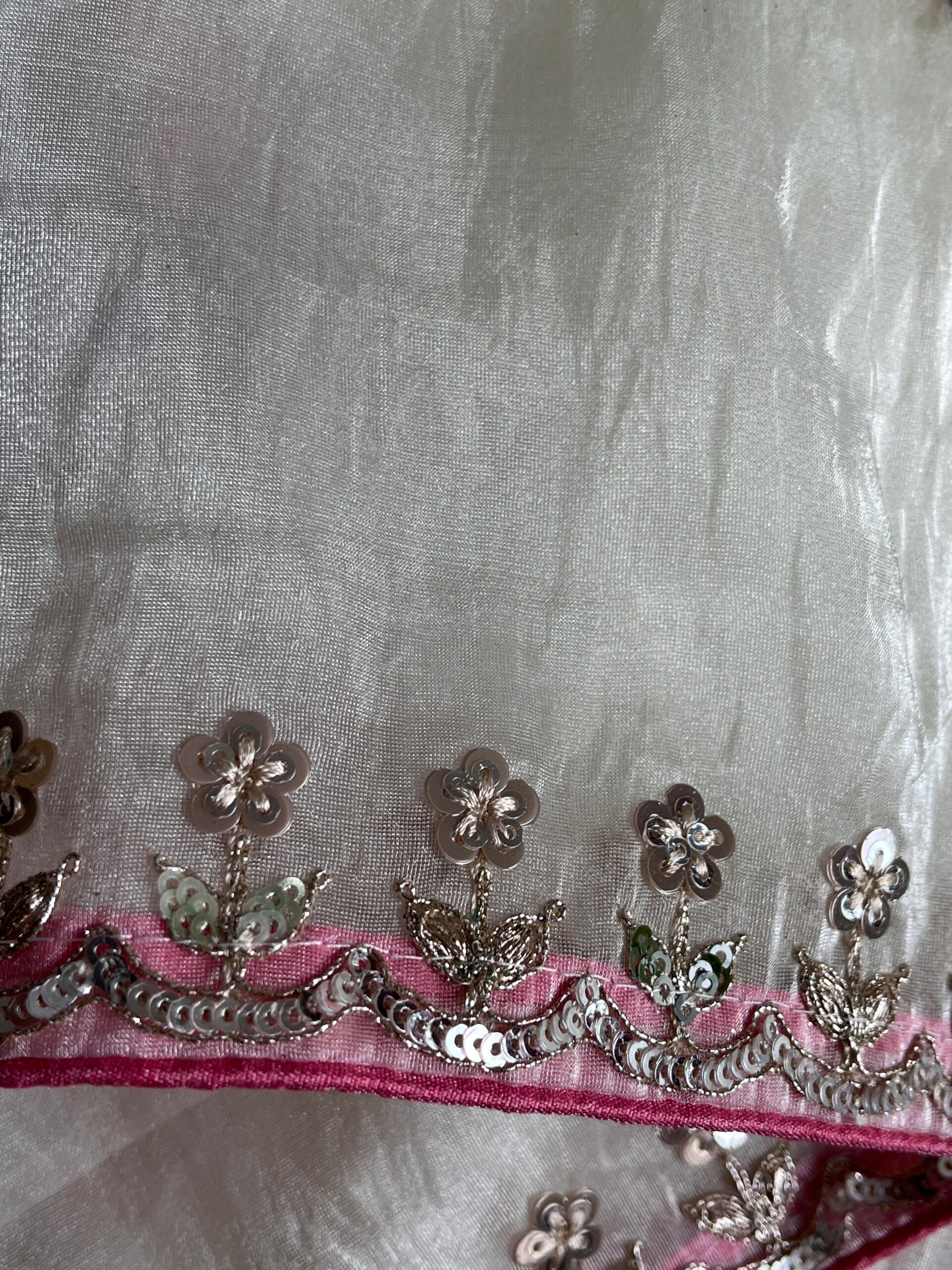 Pure Gold Crush Tissue saree with sequence Butta’s on all over the saree - Image 9