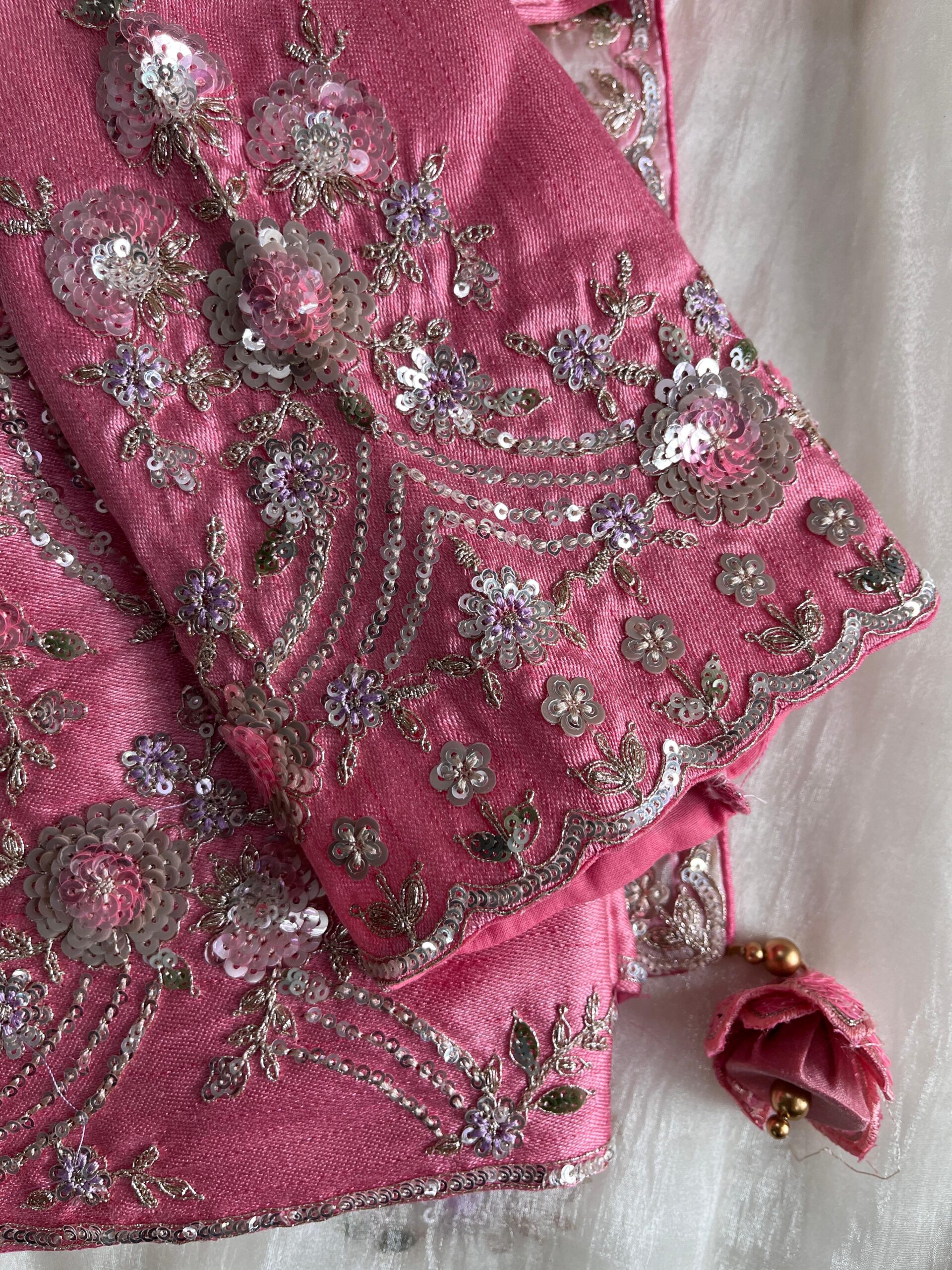 Pure Gold Crush Tissue saree with sequence Butta’s on all over the saree - Image 11