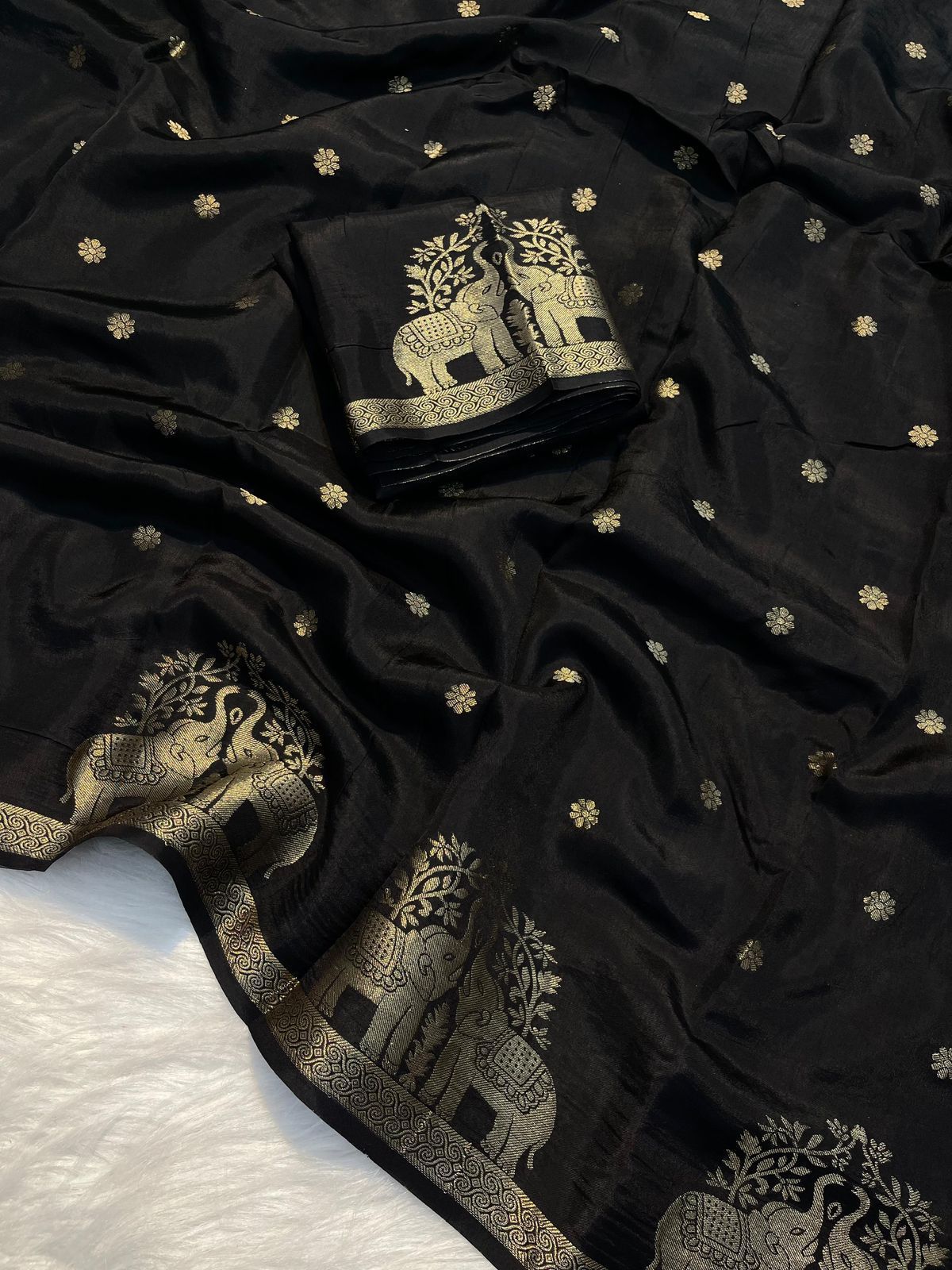 Pure Muslin Silk Saree With Running Blouse - Image 4