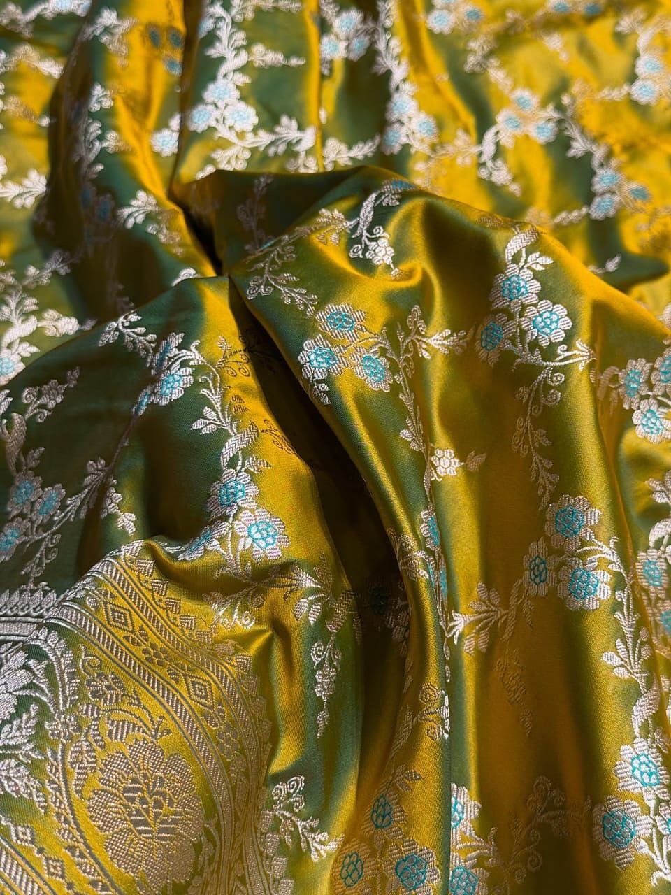 Handloom Banarasi Mashru Katan silk Saree - Image 9