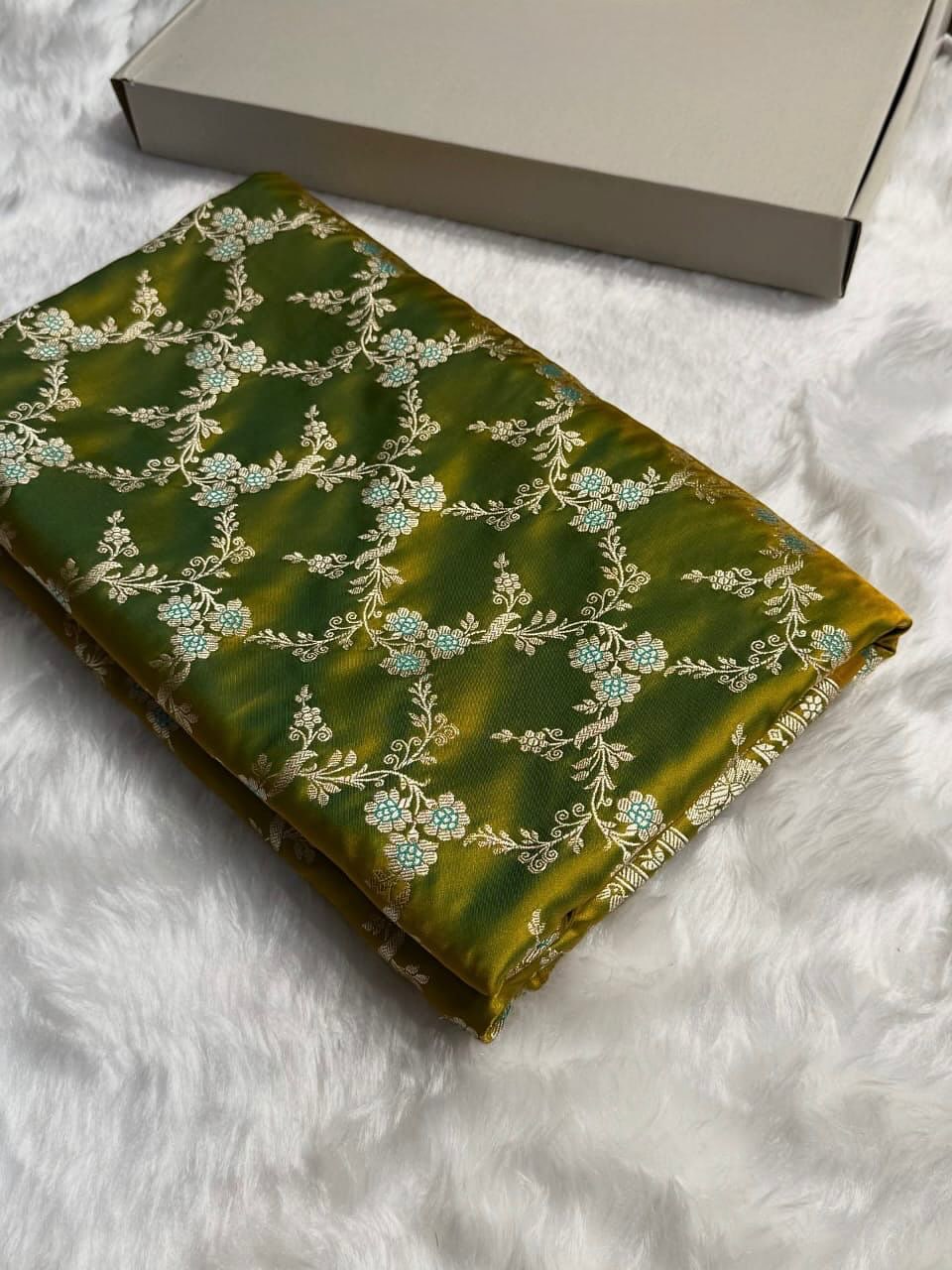 Handloom Banarasi Mashru Katan silk Saree - Image 15