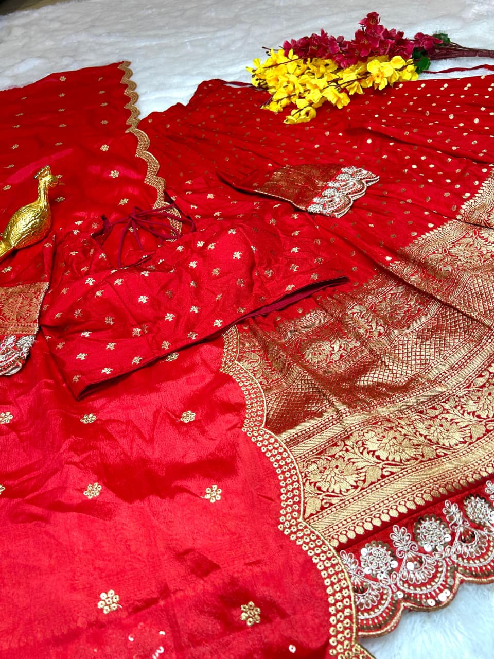 Beautiful Viscos Dola butta with Embodery sleeves and Big border lace - Image 4