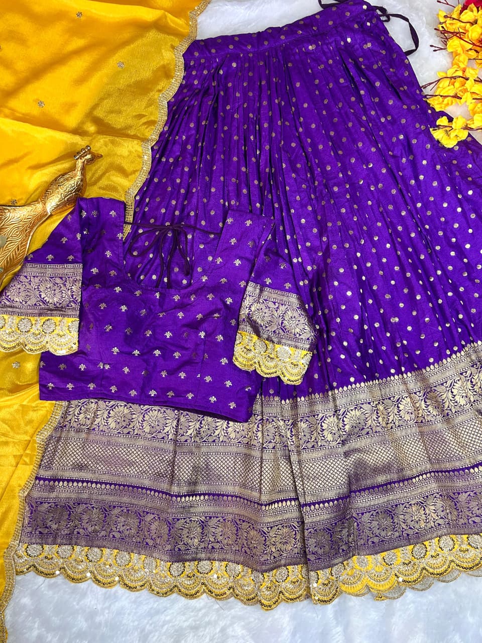 Beautiful Viscos Dola butta with Embodery sleeves and Big border lace - Image 9