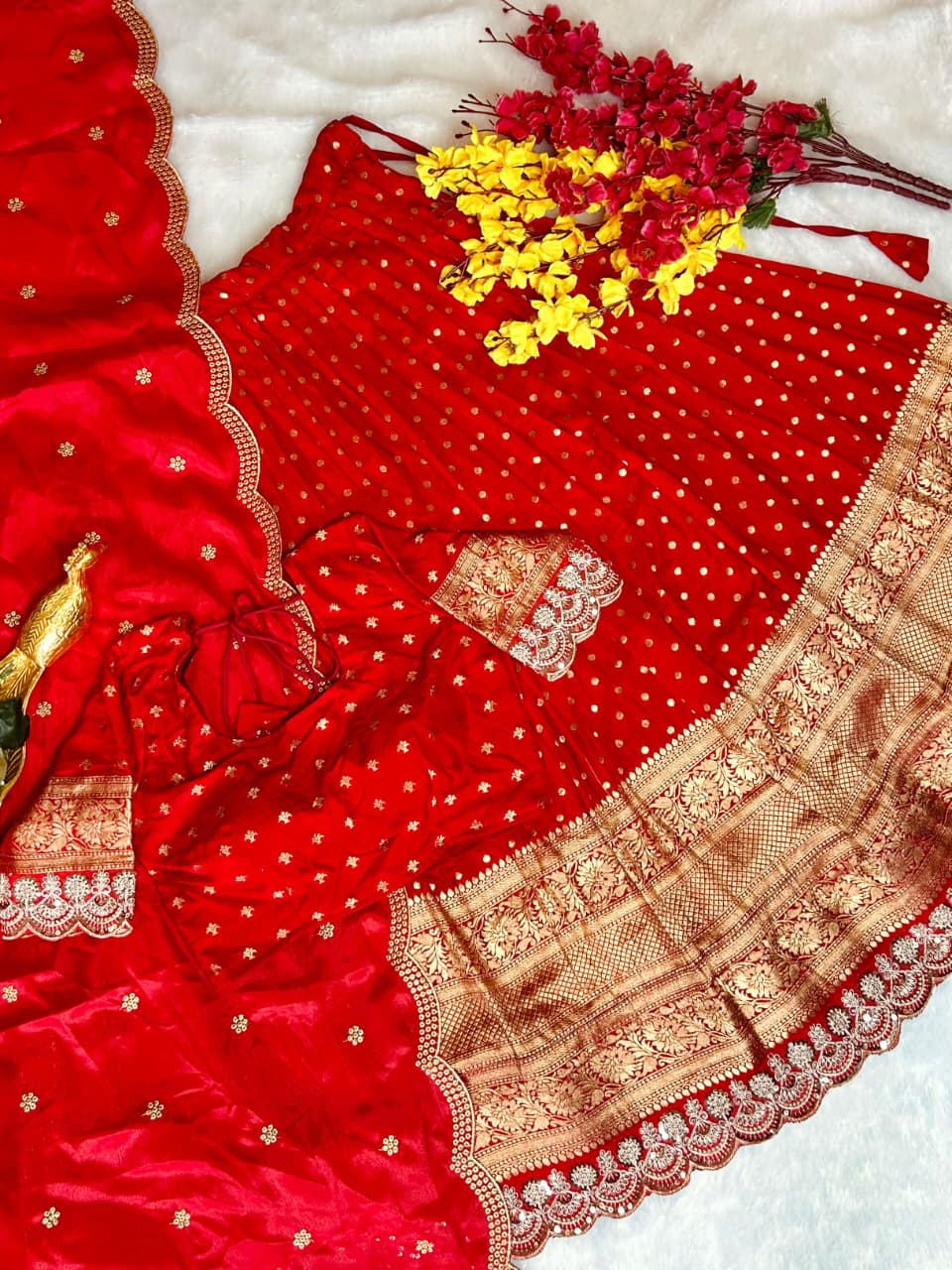 Beautiful Viscos Dola butta with Embodery sleeves and Big border lace - Image 10