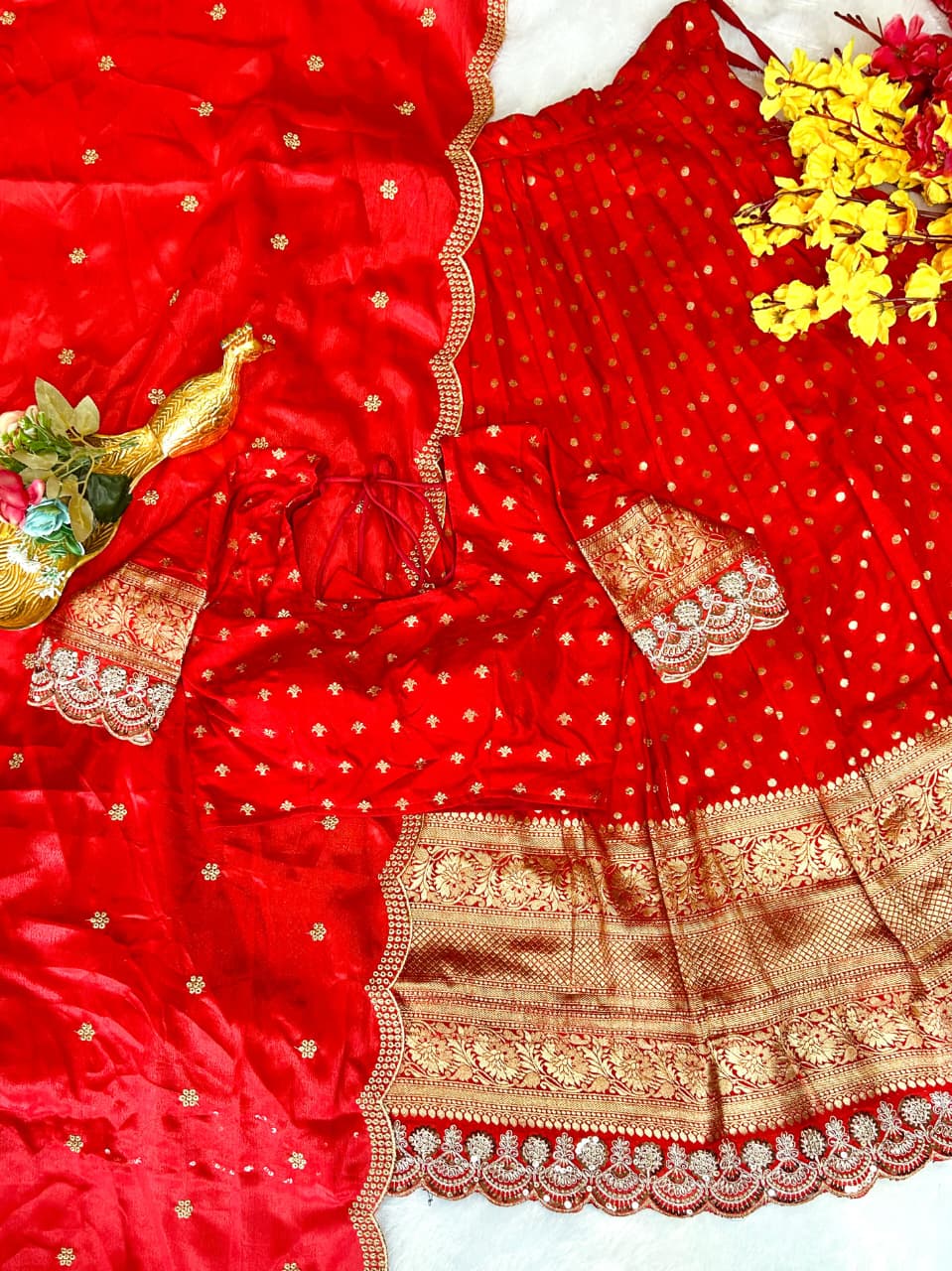 Beautiful Viscos Dola butta with Embodery sleeves and Big border lace - Image 7