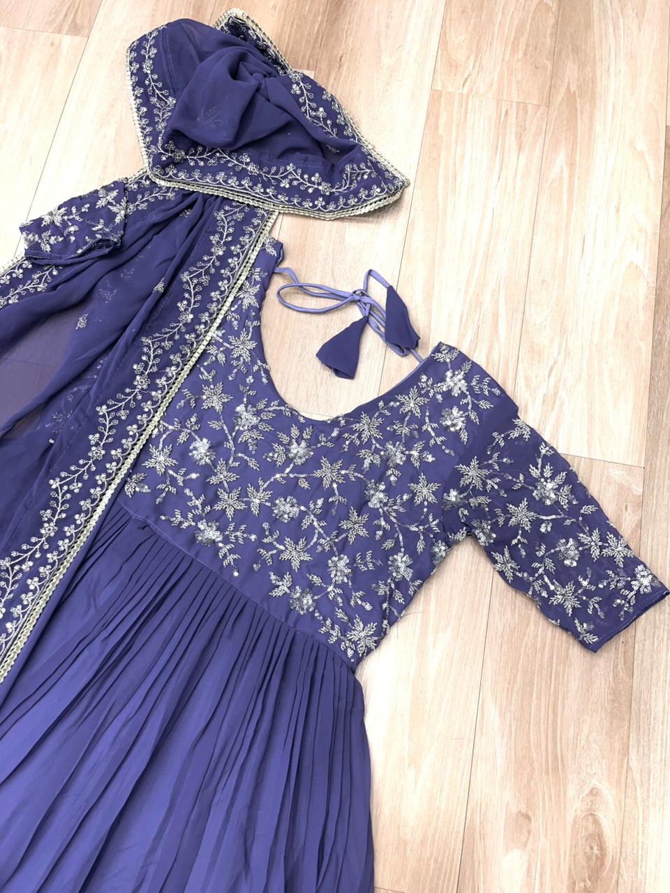 Beautiful gown - Image 10