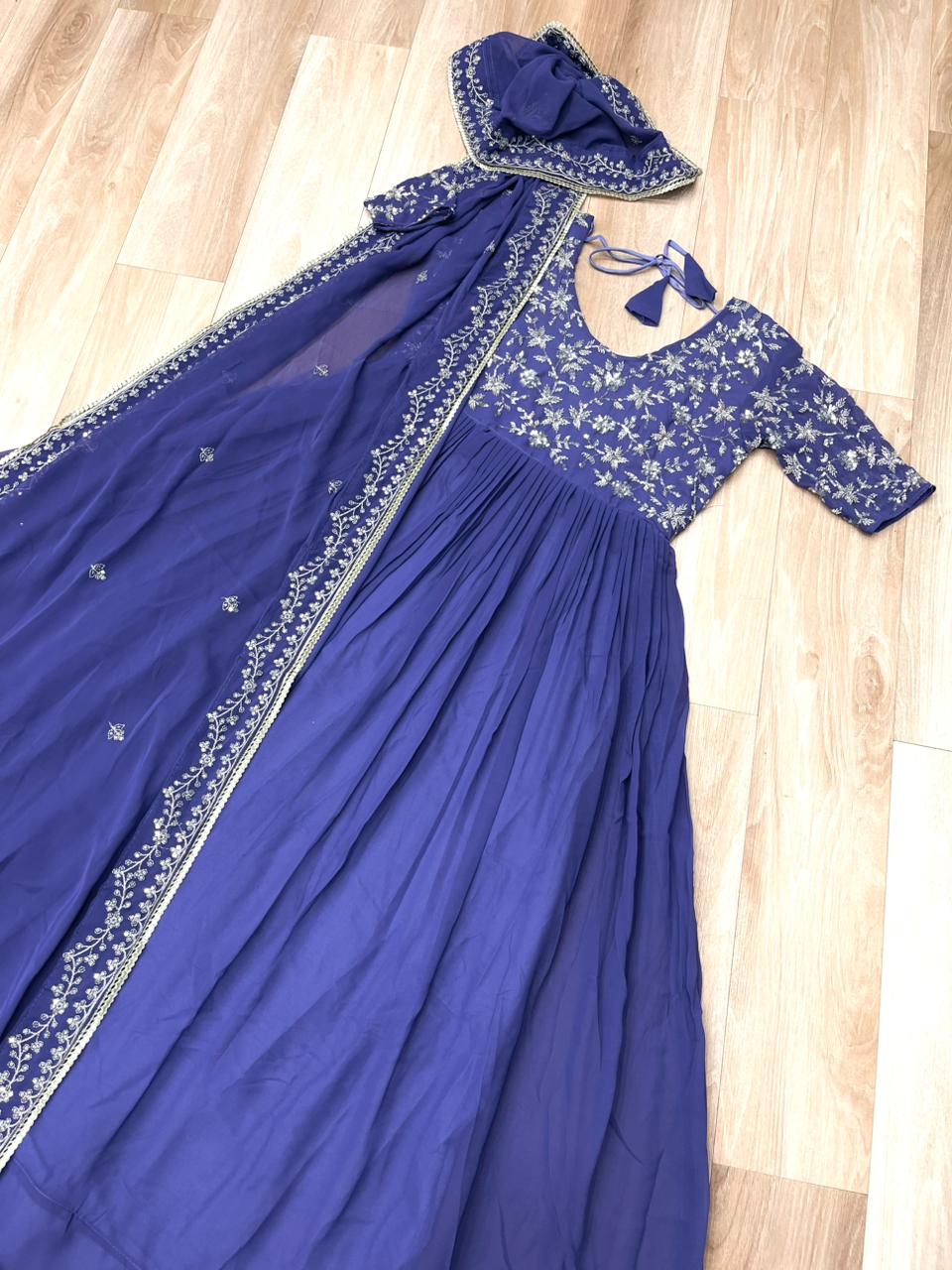 Beautiful gown - Image 11