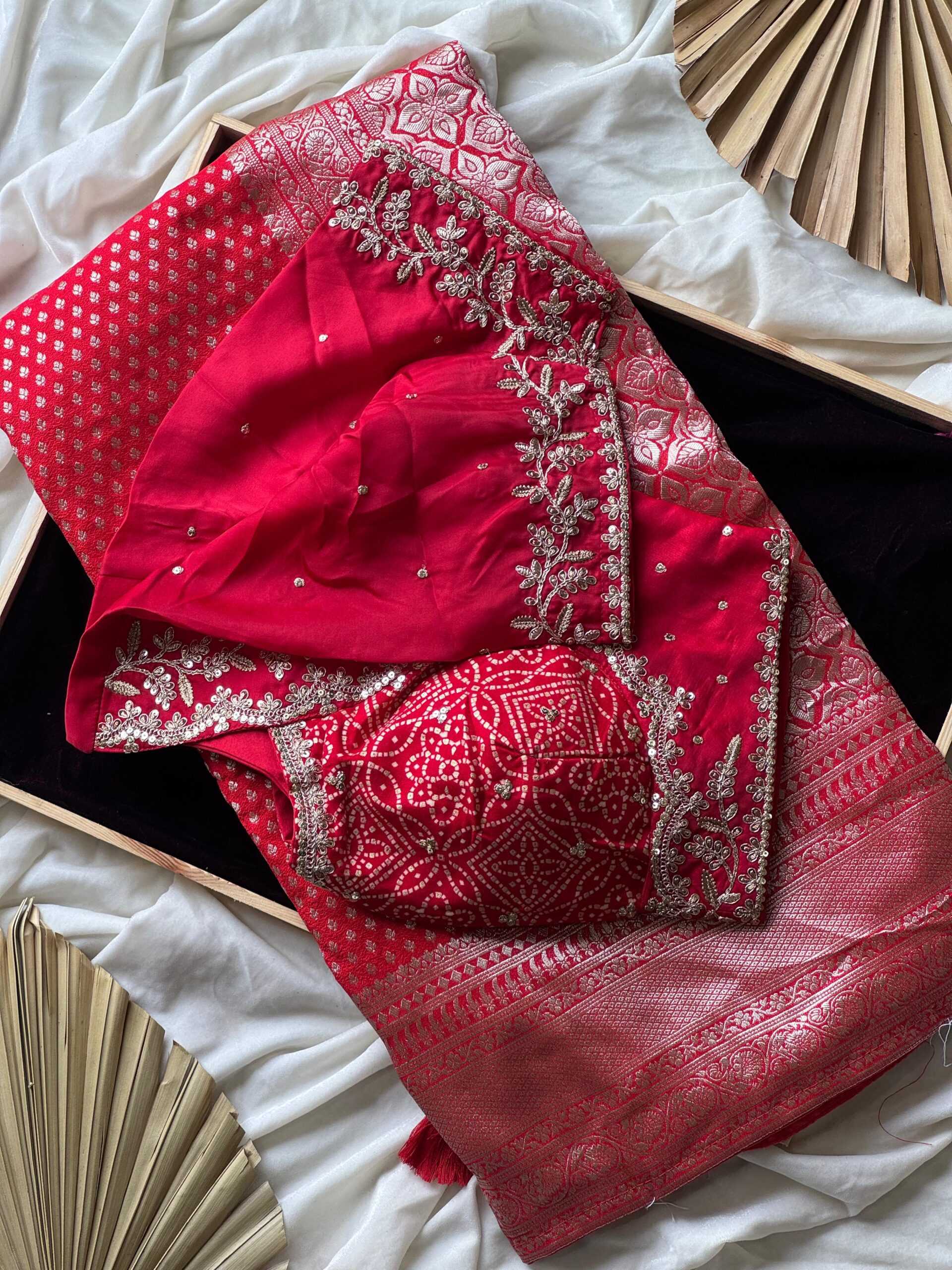 Premium Banarasi dyed silk saree with contract piping border - Image 5