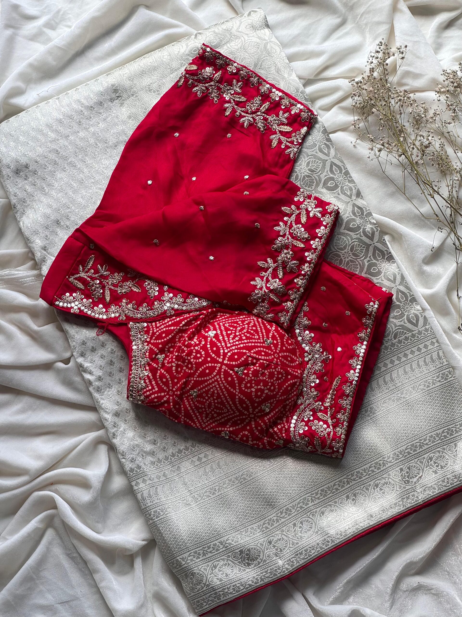 Premium Banarasi dyed silk saree with contract piping border - Image 12