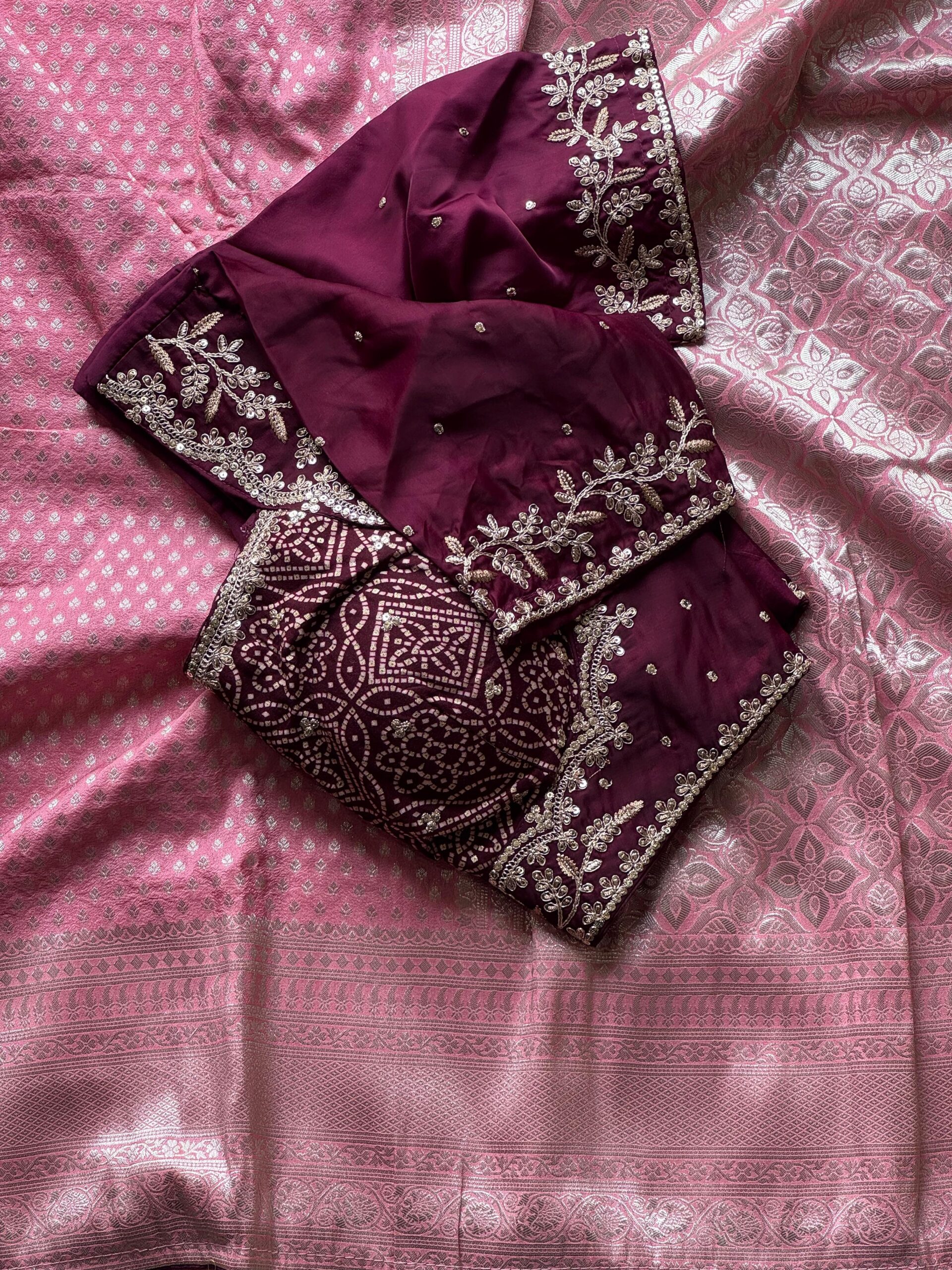 Premium Banarasi dyed silk saree with contract piping border - Image 9
