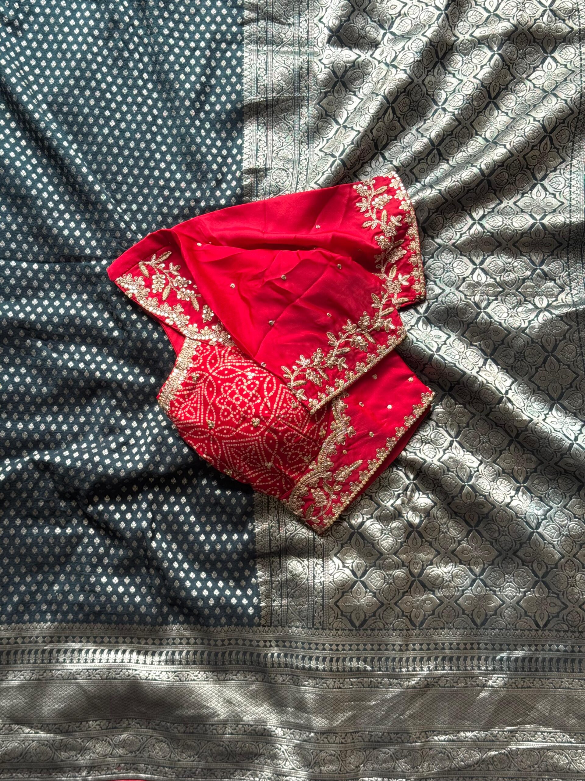 Premium Banarasi dyed silk saree with contract piping border - Image 10