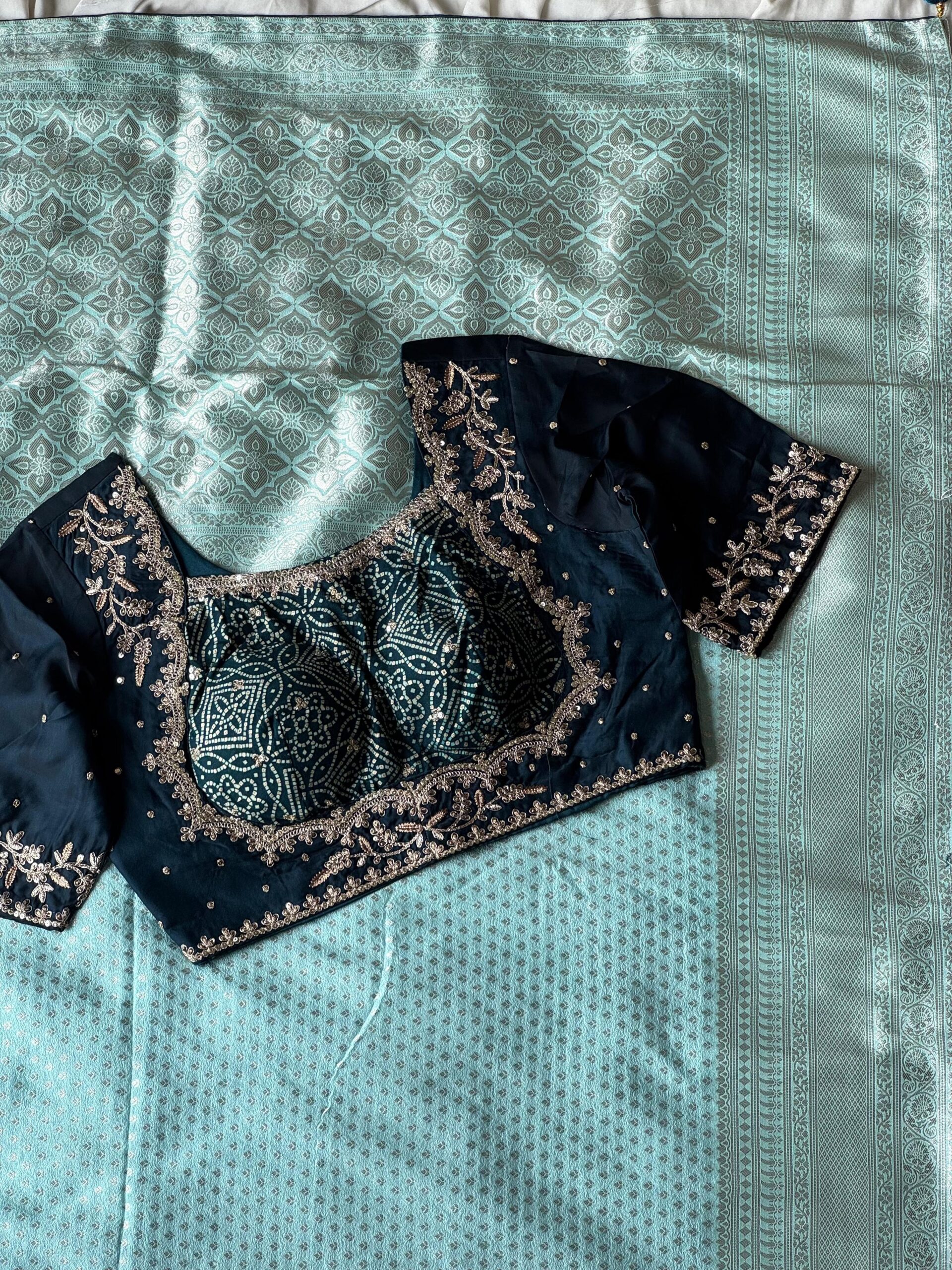 Premium Banarasi dyed silk saree with contract piping border - Image 8