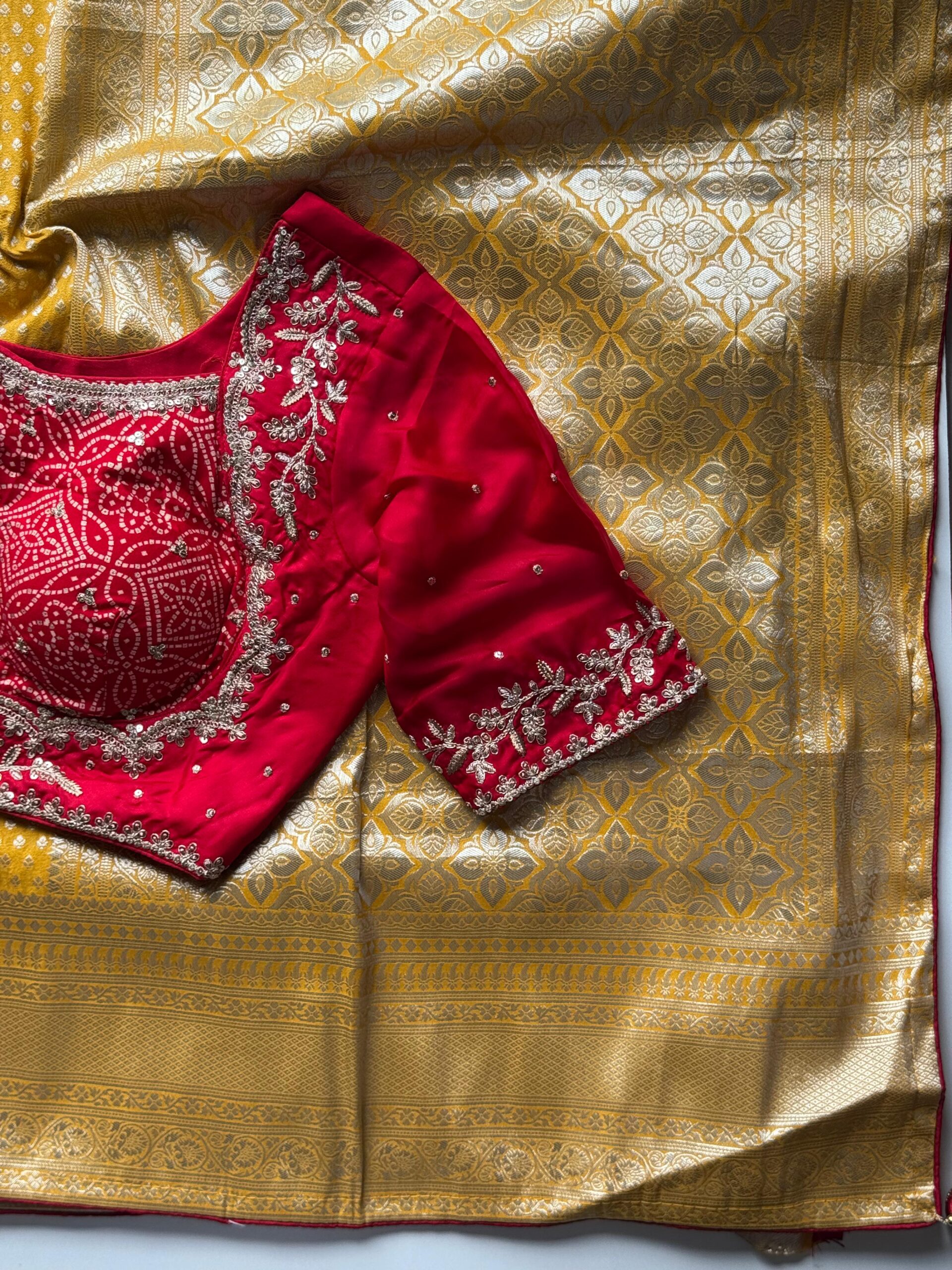 Premium Banarasi dyed silk saree with contract piping border - Image 7