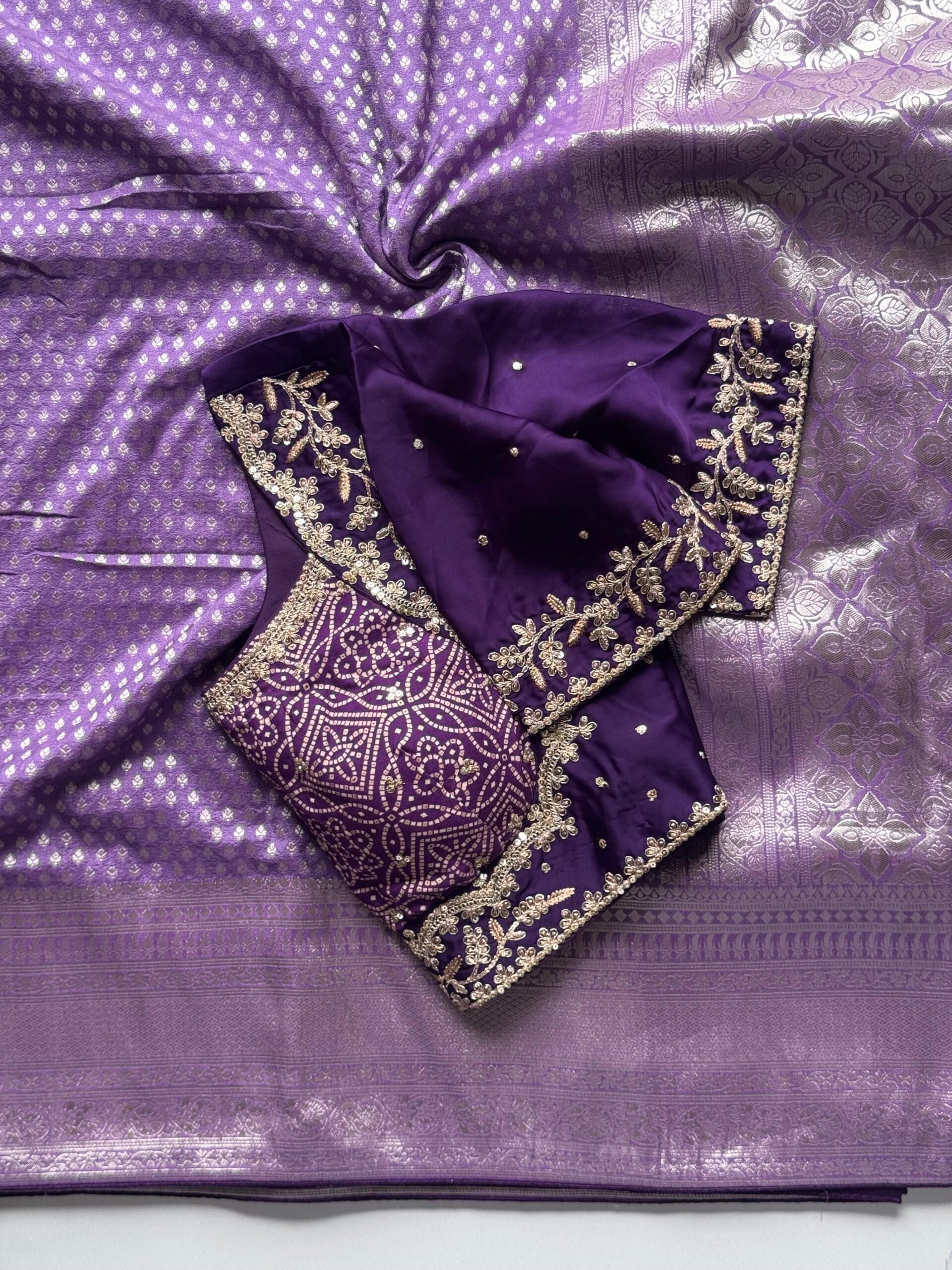 Premium Banarasi dyed silk saree with contract piping border - Image 5