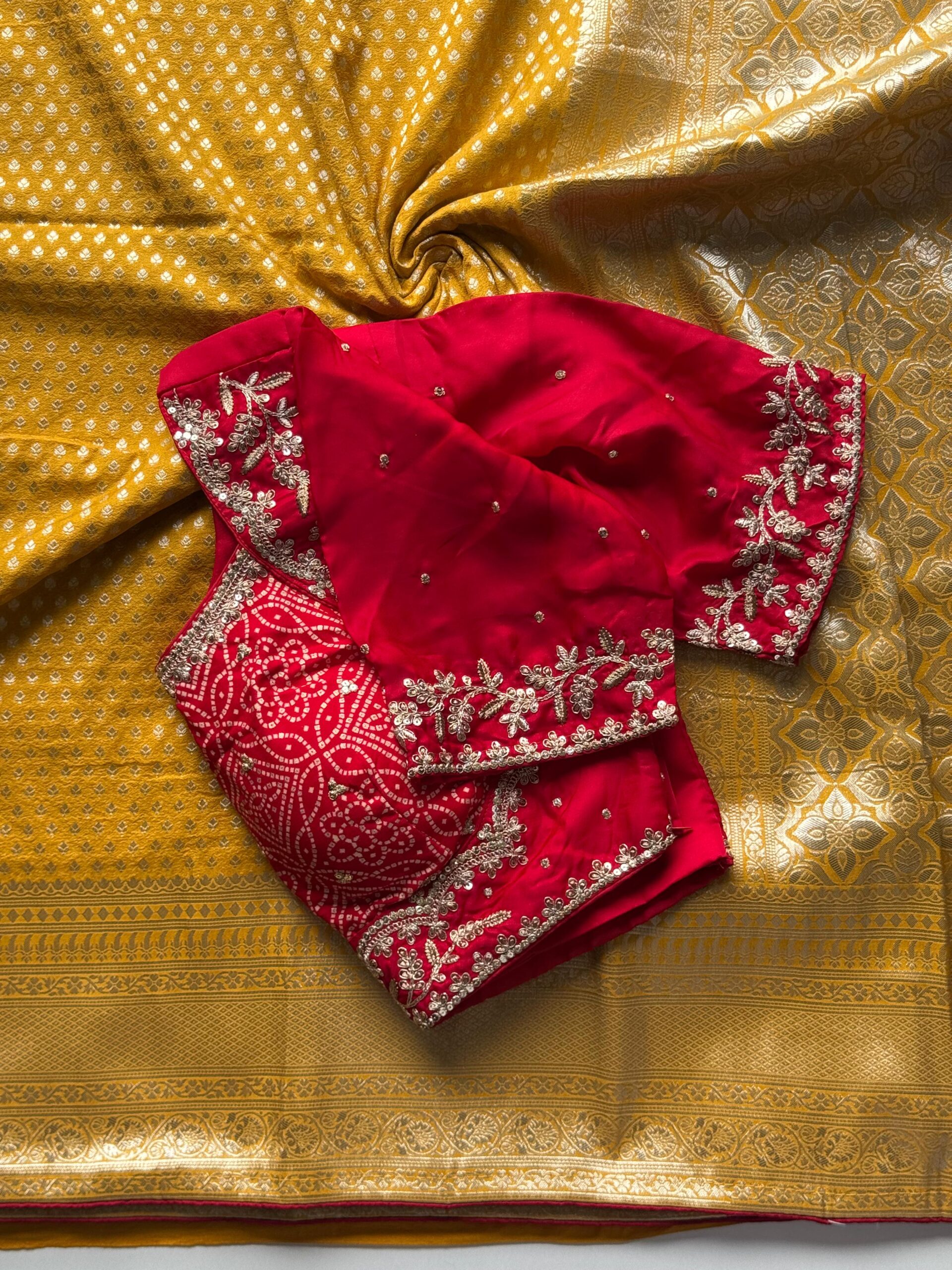 Premium Banarasi dyed silk saree with contract piping border - Image 8