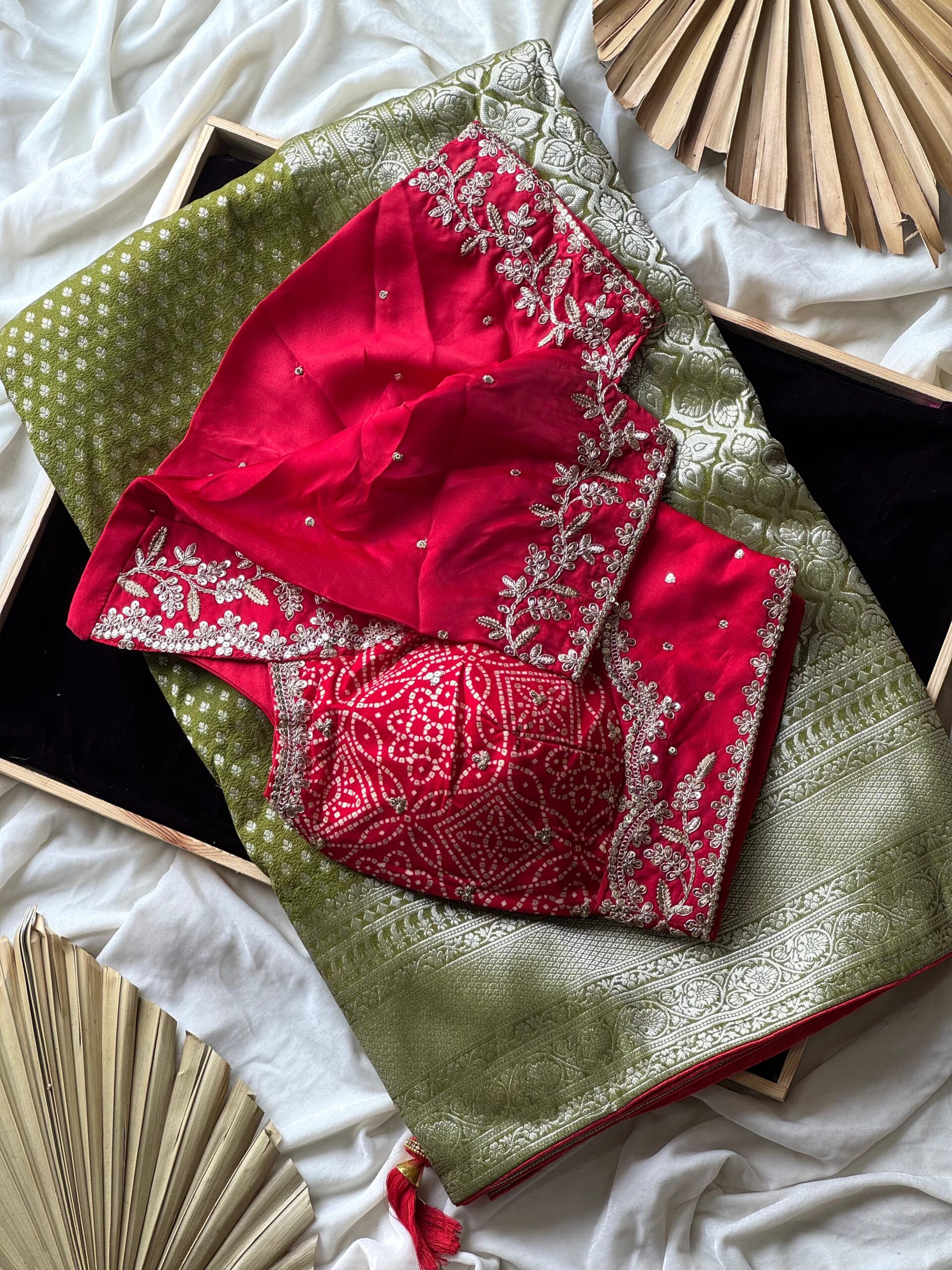 Premium Banarasi dyed silk saree with contract piping border - Image 12