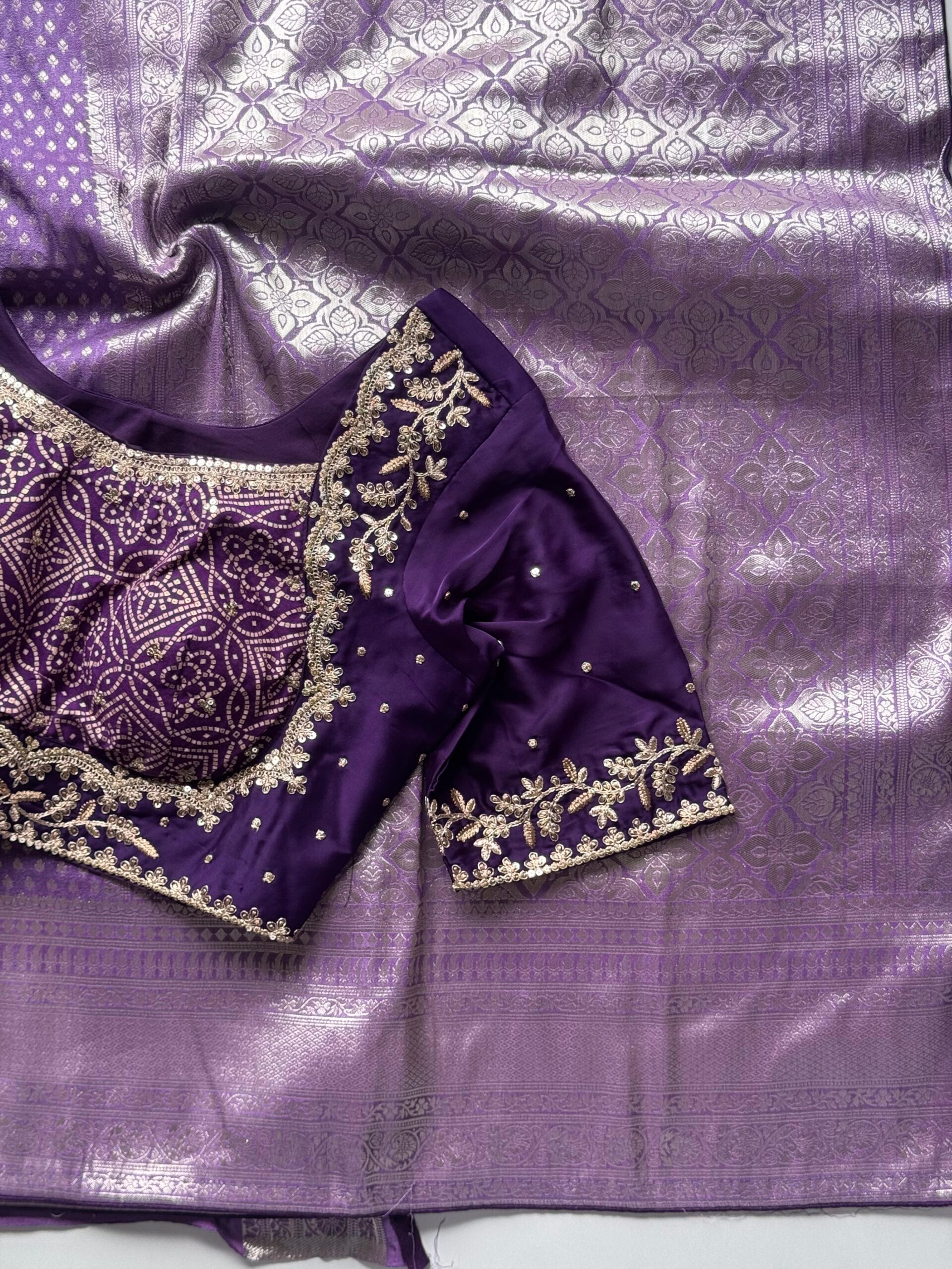 Premium Banarasi dyed silk saree with contract piping border - Image 4