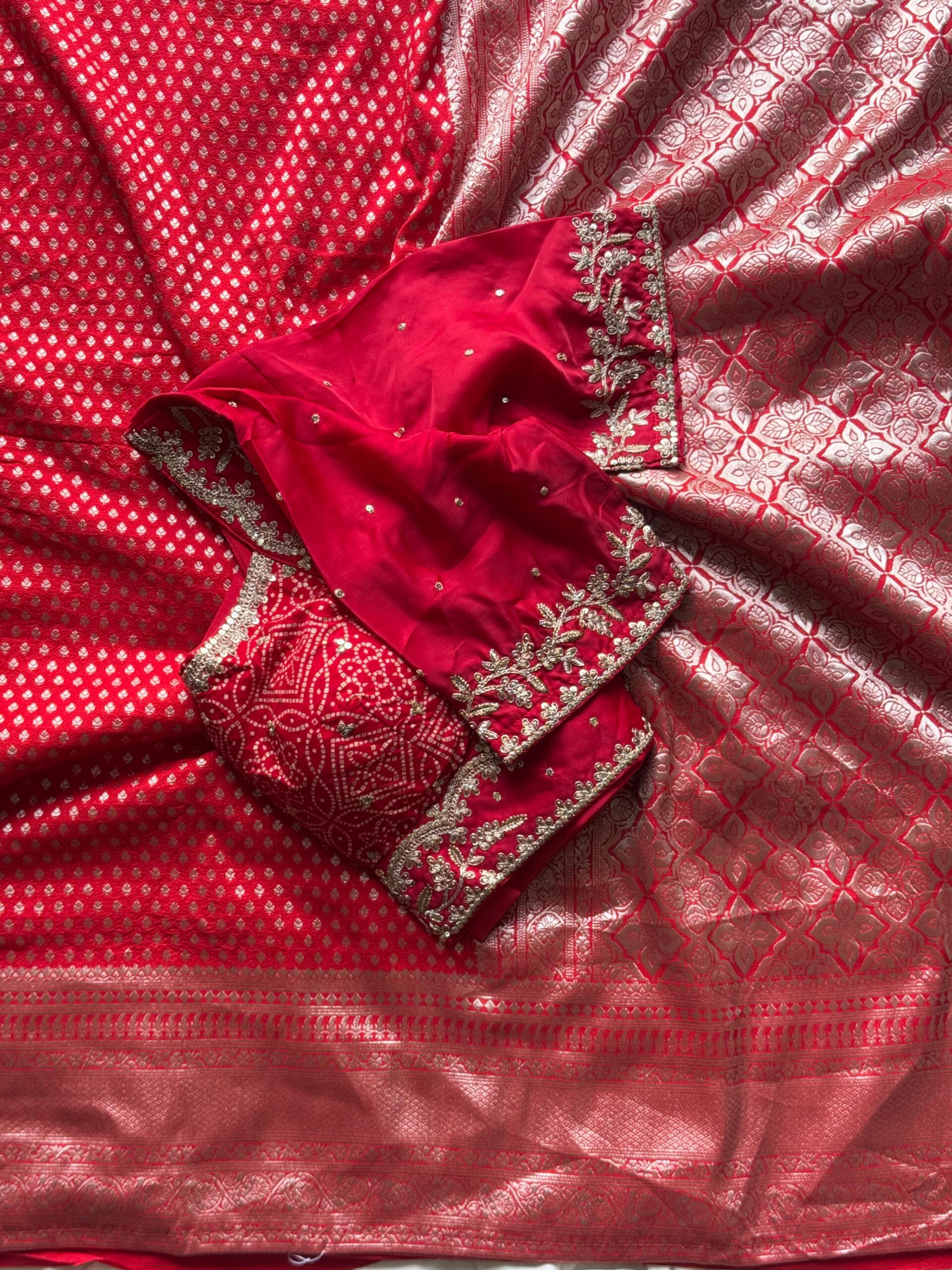 Premium Banarasi dyed silk saree with contract piping border - Image 16