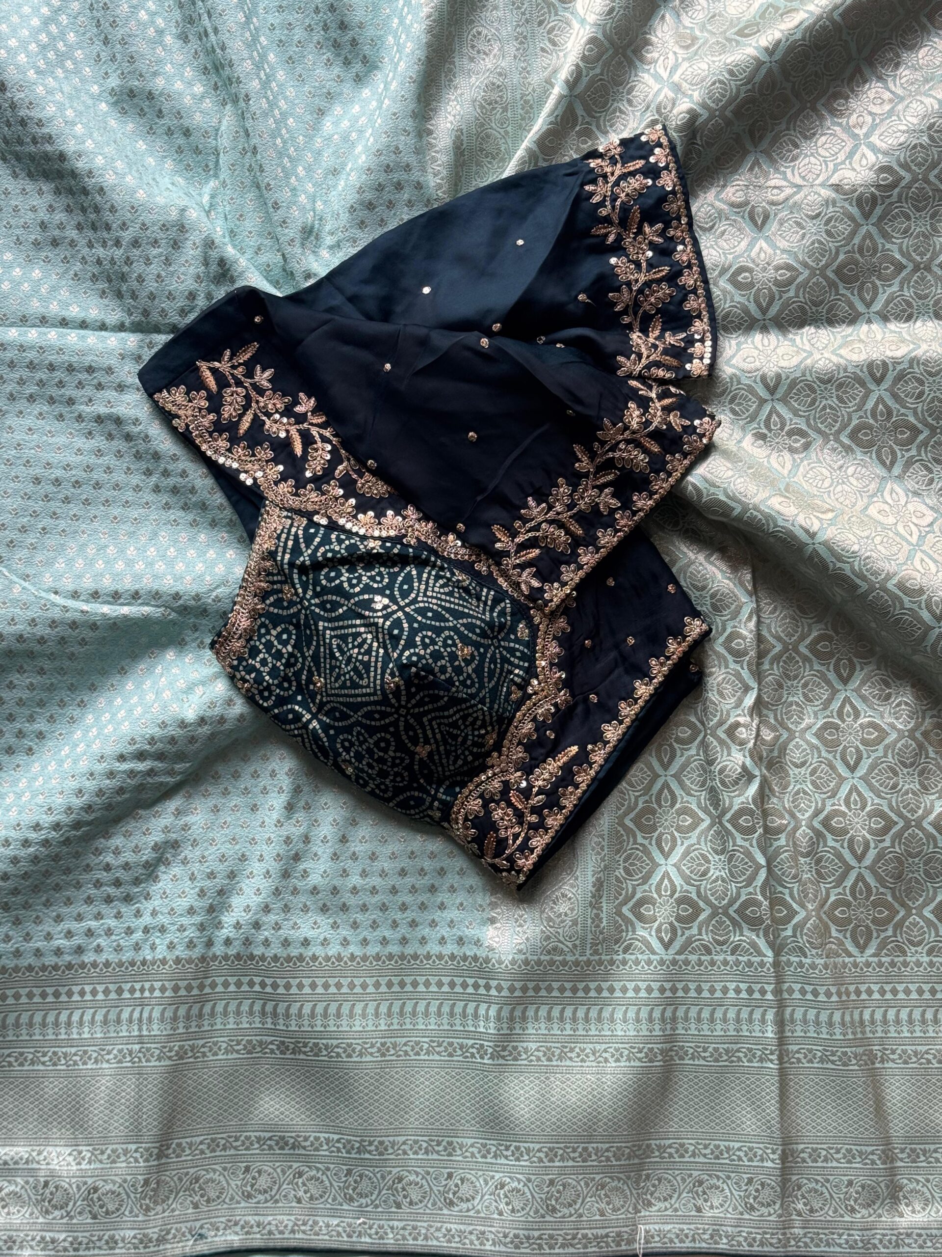 Premium Banarasi dyed silk saree with contract piping border - Image 17