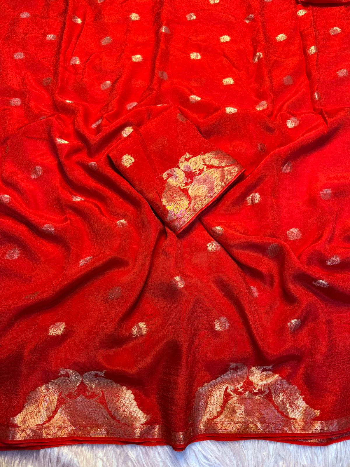 Pure viscose weaving jacquard saree with pure viscose matching blouse - Image 4